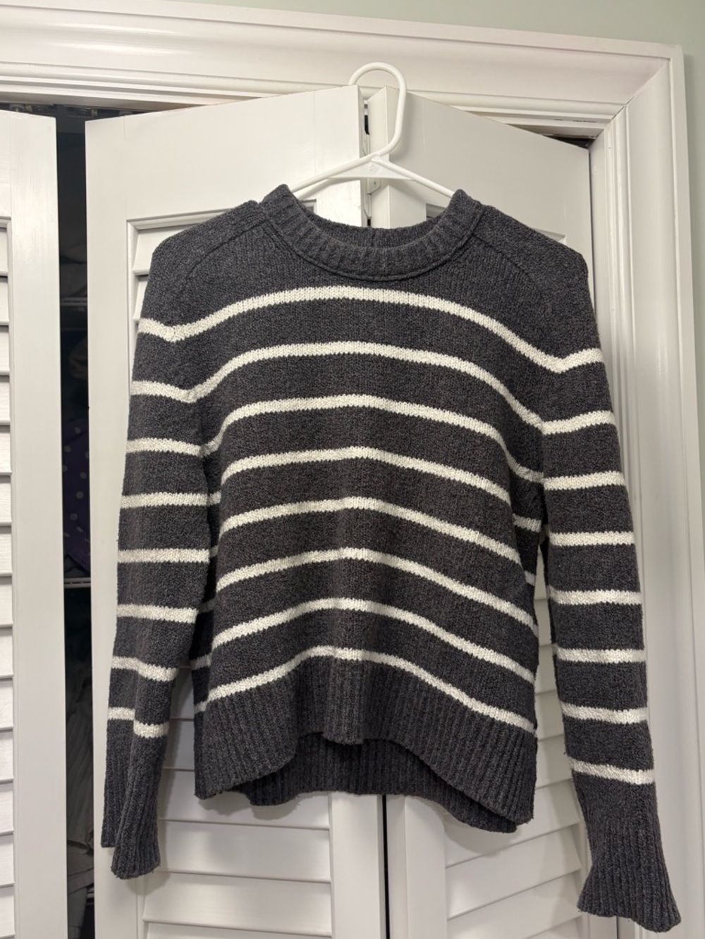 Abercrombie & Fitch Madeline Textural Crew Sweater Dark Gray Stripe Size Small - Picture 2 of 4